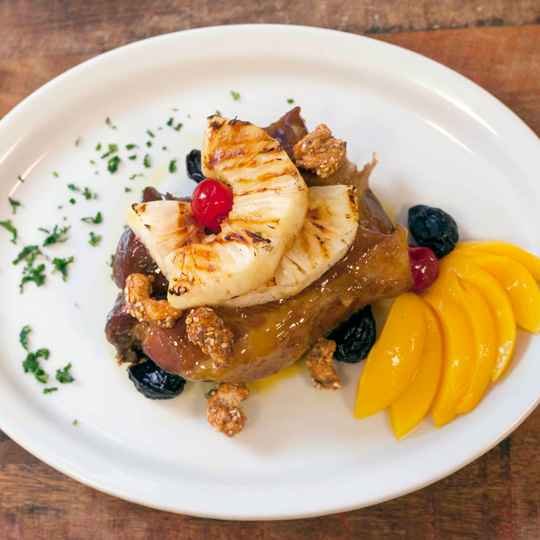 Pernil com calda de caramelo e mostarda