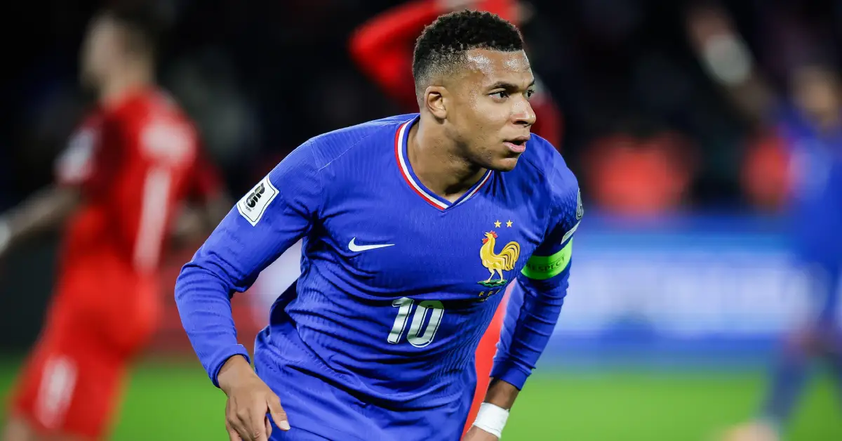 Mbappé em ação pela França nas Eliminatórias da Europa