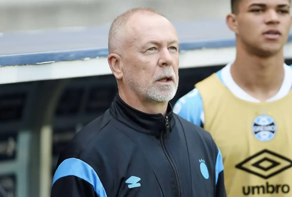 Mano Menezes não fica no Grêmio para 2026