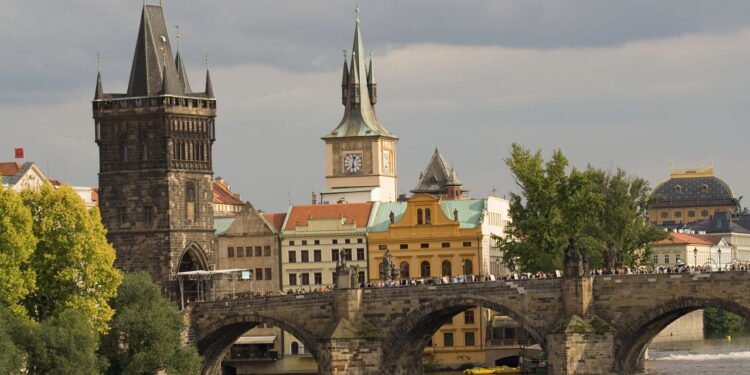 Ponte Carlos, imperdível ponto turístico de Praga - depositphotos.com / roham