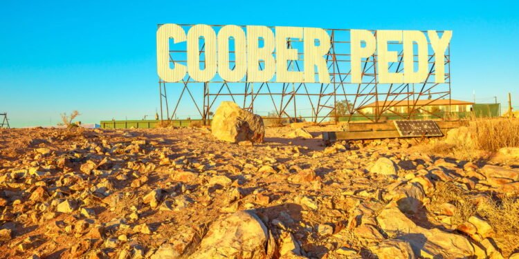 Letreiro em Coober Pedy - depositphotos.com / bennymarty