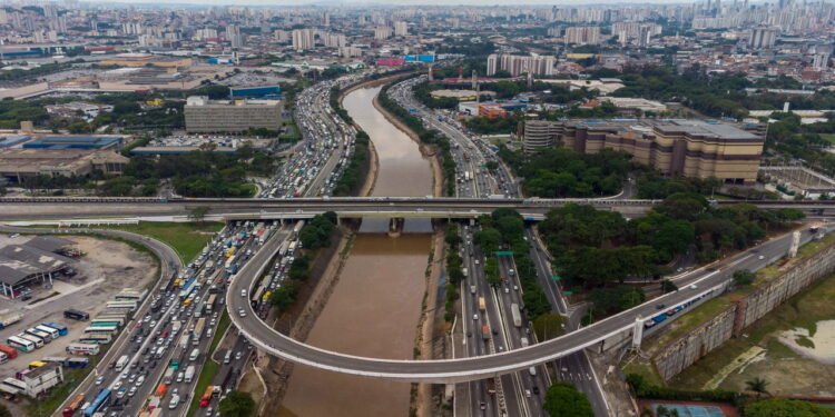 Vista do Rio Tietê de cima - depositphotos.com / wfvilasboas