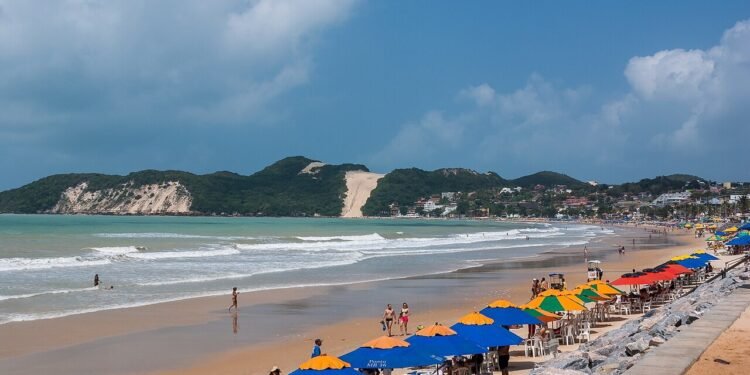 Praia da Ponta Negra - Natal, Rio Grande do Norte - Matti Blume/Wikimedia Commons