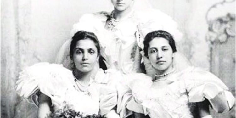 Bamba, Catherine (lado esquerdo) e Sophia - wikimedia commons/autor desconhecido