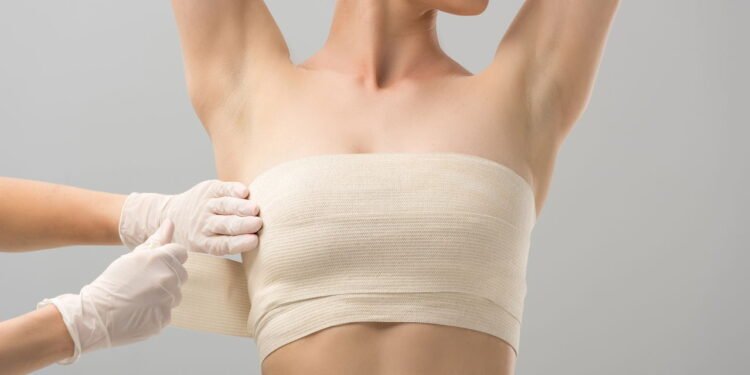 Mamoplastia é um dos procedimentos cirúrgicos mais procurados - depositphotos.com / AndrewLozovyi