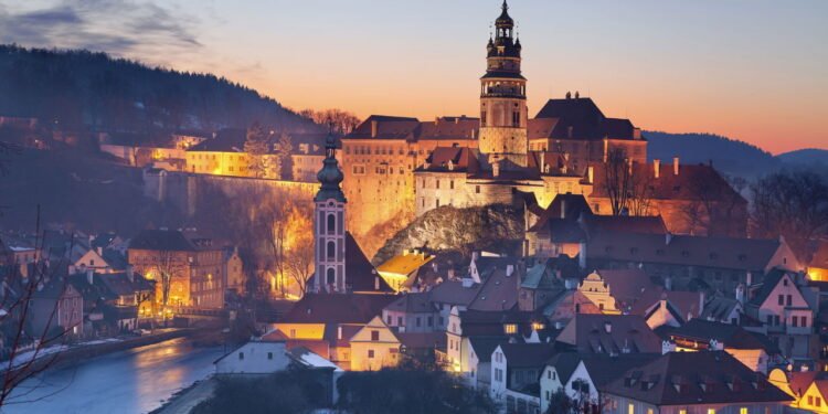 Vista de Český Krumlov com o castelo ao fundo -  depositphotos.com / rudi1976