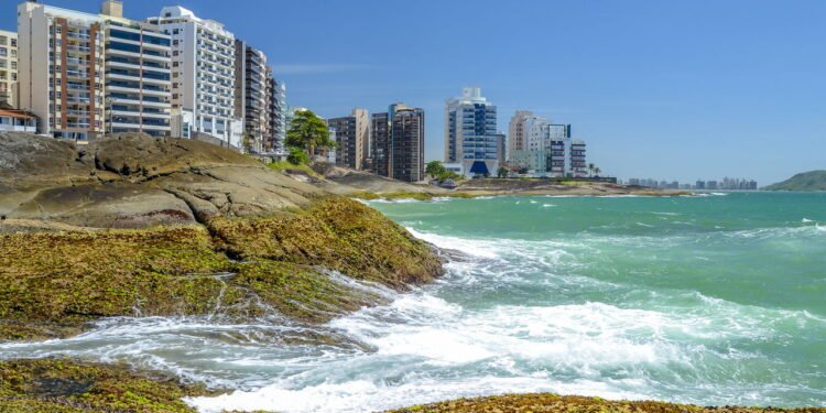 Guarapari, Espírito Santo - depositphotos.com / losak.napior