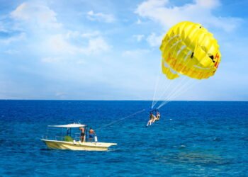 Parasailing: um esporte radical com vista privilegiada