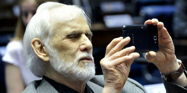 Francisco Cuoco no Plenário do Senado - Wikimedia Commons/Senado Federal