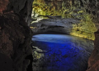Fenômeno geológico encanta visitantes na Bahia