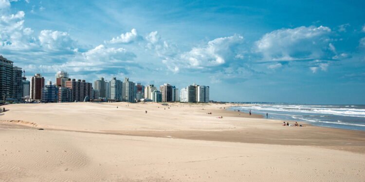 Praia de Punta Del Este - depositphotos.com / xura