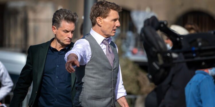 O ator Tom Cruise durante as filmagens do filme de ação "Missão Impossível 7" - depositphotos.com / Polifoto