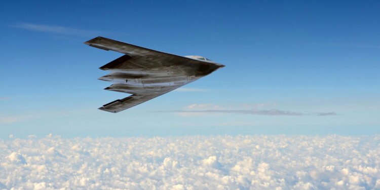 B-2 Spirit: O Bombardeiro Furtivo - depositphotos.com / icholakov01