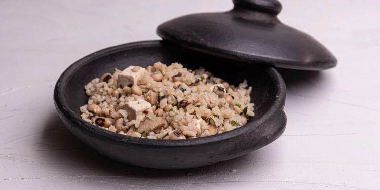 Baião de dois é bastante comum no Nordeste -  depositphotos.com / romualdocrissi