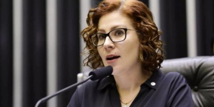 A deputada federal Carla Zambelli