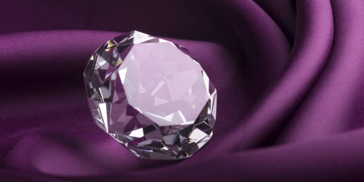 Brilho que encanta: diamantes são símbolo de beleza e elegância em todo o mundo - depositphotos.com / MidoSemsem