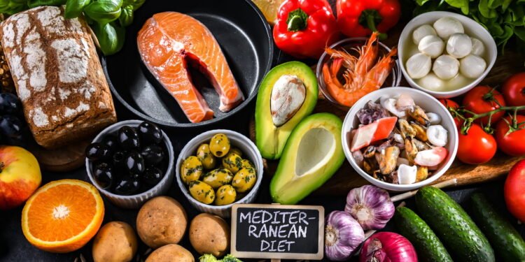 Produtos alimentícios que representam a dieta mediterrânea e que podem melhorar o estado geral de saúde - depositphotos.com / monticello