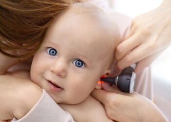 Dor de ouvido em bebês: Sintomas, causas e cuidados