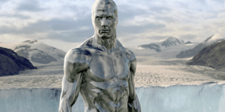 Doug Jones em cena de "Quarteto Fantástico e o Surfista Prateado" - Reprodução