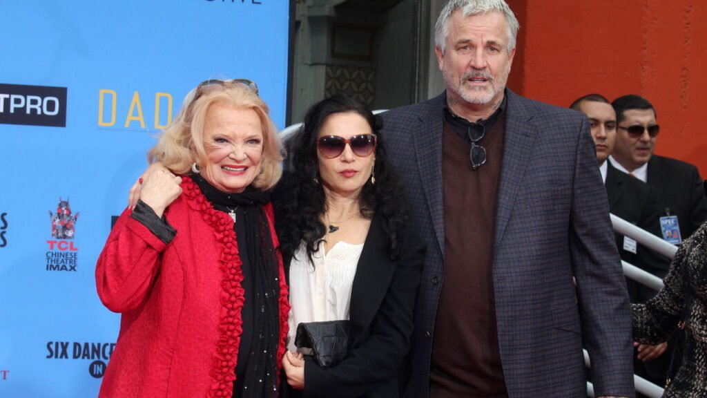Gena Rowlands ao lado dos filhos Alexandra e Nick Cassavetes