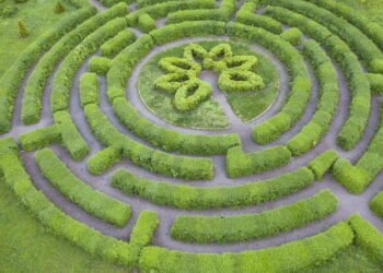 Jardins labirintos: um passeio por cenários encantadores