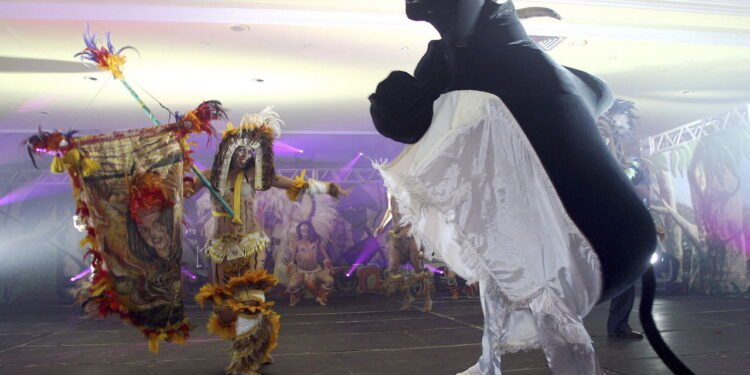 O Festival Folclórico de Parintins é uma celebração anual popular realizada na cidade brasileira de Parintins - depositphotos.com / casadaphoto