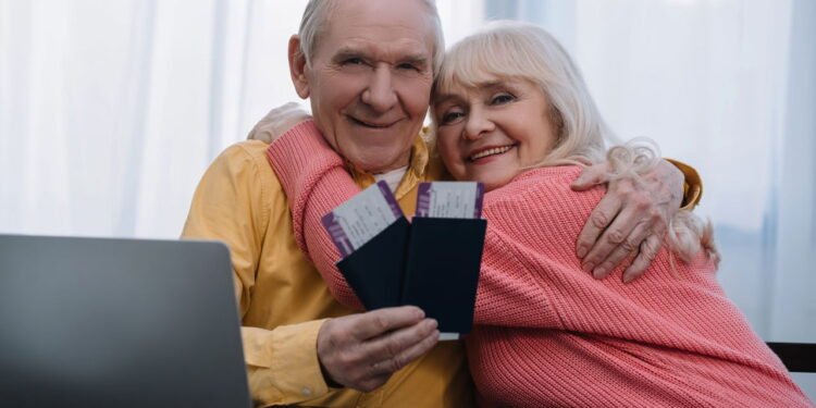 As agências de viagens estão apostando cada vez mais no turismo sênior -  depositphotos.com / AndrewLozovyi