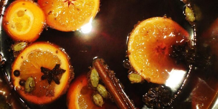 Quentão de vinho - Wikimedia Commons/Angela Huster