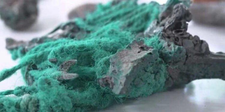 Rochas de plástico surgem em praias do Espírito Santo - Youtube Canal AFP Português