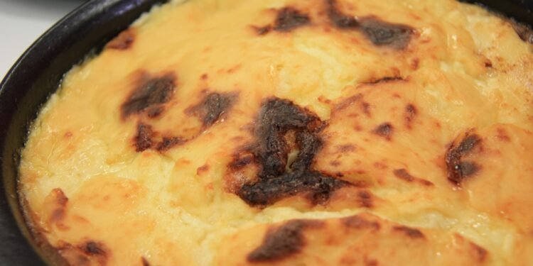 Bacalhau à Zé do Pipo é tradicional em Portugal - Wikimedia Commons/Javier Lastra