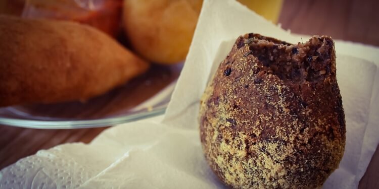 Bolinho de feijoada é sucesso nos bares do Rio de Janeiro - Wikimedia Commons/Márcia Cristina Machado