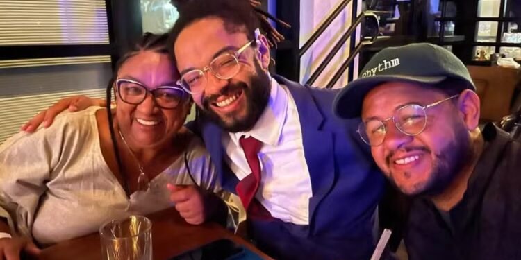 Dona Jacira com os filhos