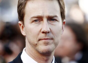 Edward Norton descobre que é descendente direto de Pocahontas
