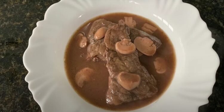 Escalopinho ao molho madeira - Reprodução de vídeo