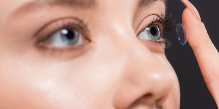 As lentes de contato inteligentes utilizam materiais avançados - depositphotos.com / IgorVetushko