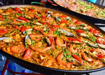 Muito além do arroz: um ritual espanhol em cada colherada