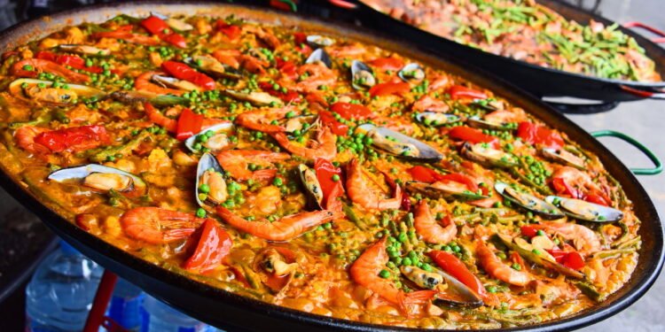 A Paella Valenciana surgiu em Valência, no leste da Espanha - depositphotos.com / monticello