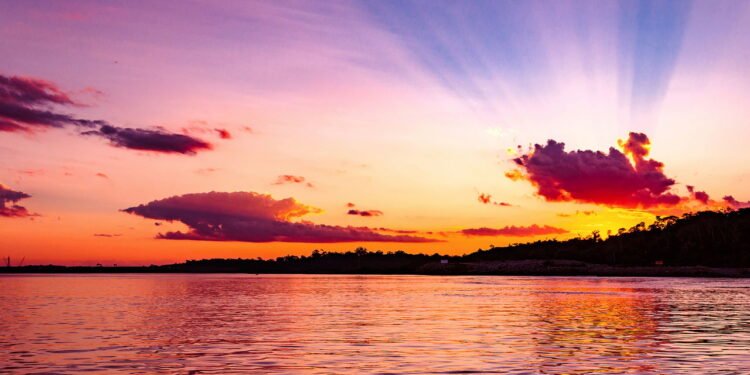 Paisagem do Rio Madeira, em Porto Velho - depositphotos.com / vbacarin