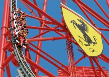 Conheça as montanhas-russas mais altas do mundo — Você tem coragem de subir?