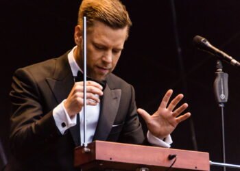 Acredite! Este instrumento é tocado sem que se encoste nele