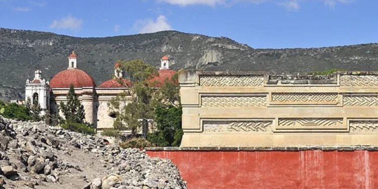 Arqueólogos descobrem túneis ocultos sob igreja em Mitla - LBM1948/Wikimedia Commons