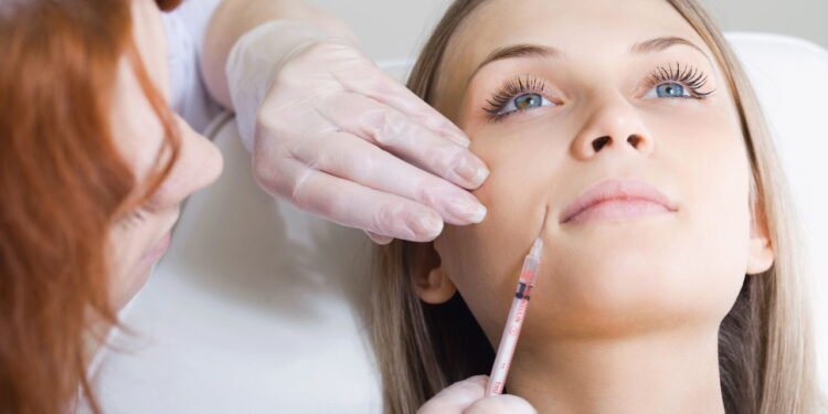 Armonização facial está cada vez mais popular entre homens e mulheres -  depositphotos.com / putilich