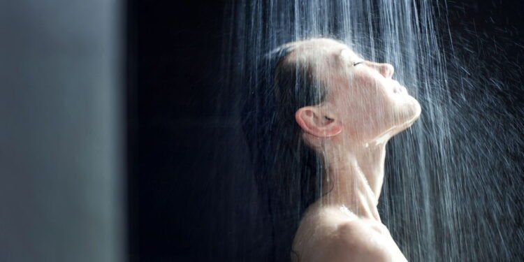 Banho quente traz conforto e bem-estar nos dias frios - depositphotos.com / glazeimage