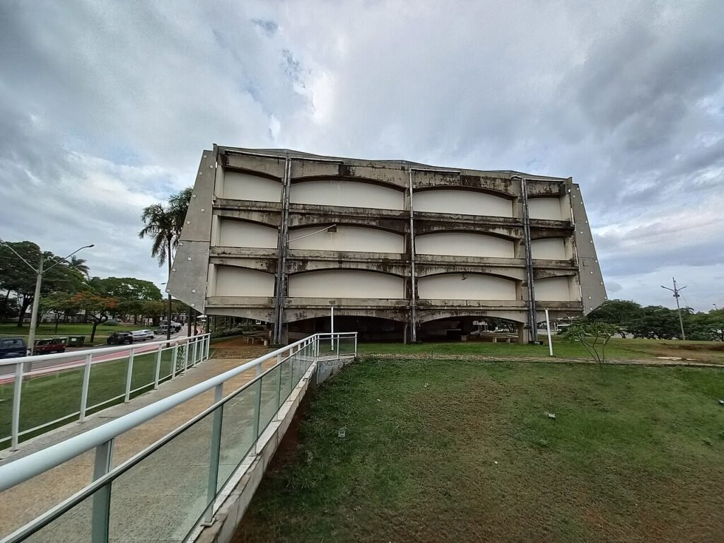 Biblioteca César Lattes