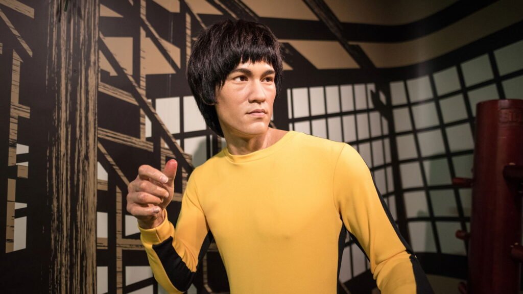 Uma estátua de cera de Bruce Lee em exposição no Madame Tussauds