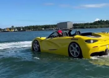 Carro de luxo aquático