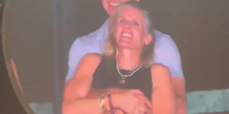 Flagra de traição em show do Coldplay