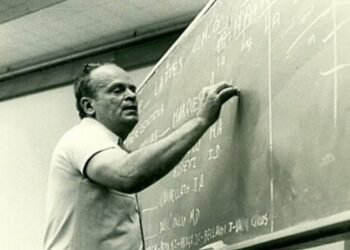 O físico brasileiro César Lattes