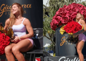 Felipe Amorim dá flores para Virginia Fonseca