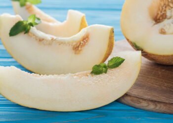 Vai comprar melão? Veja como escolher a fruta perfeita e evitar erros comuns